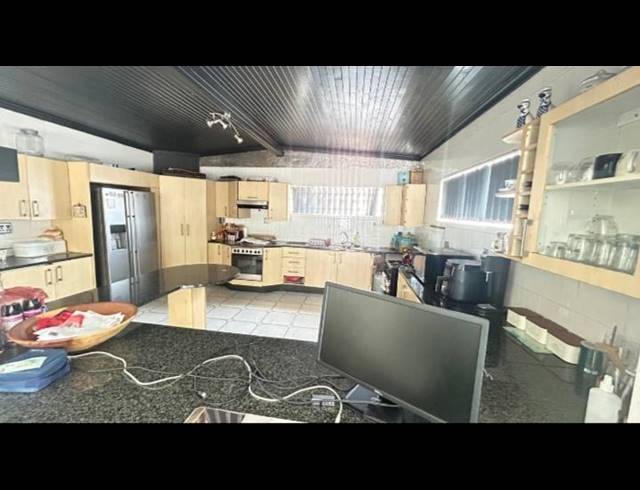 5 BEDROOM HOUSE FOR SALE IN PRIMROSE EAST